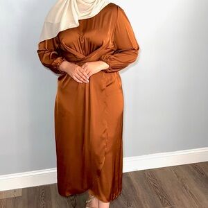 Chic Long Sleeve Satin Dress in Brown